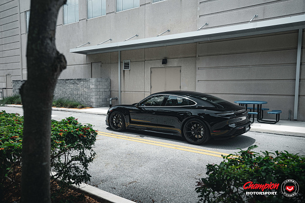 Фото дисков Vossen RS92 Черный глянец на Porsche Taycan I