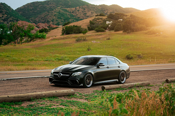 Фото дисков HRE 300 Сатиновая бронза на Mercedes-Benz E-Class (W213, S213, C238)