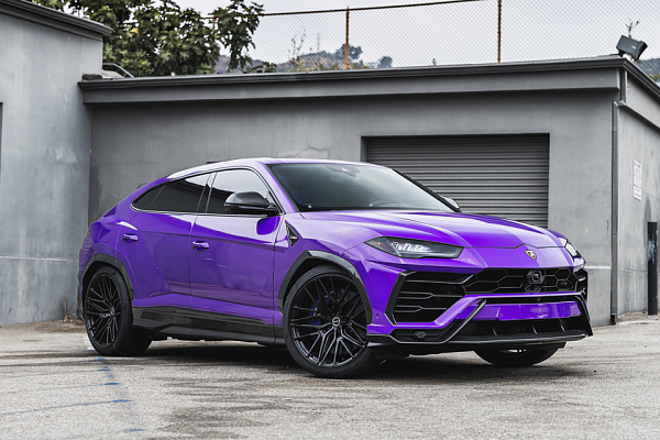 Фото дисков Brixton Forged VL4 Черный глянец на Lamborghini Urus