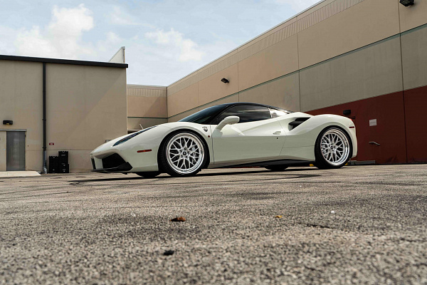 Фото дисков HRE 520 Глянцевый лак на Ferrari 488