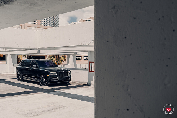 Фото дисков Vossen S17-18 Черный глянец на Rolls-Royce Cullinan