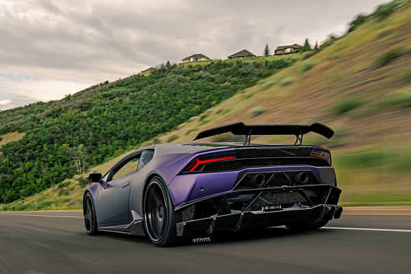 Фото дисков Strasse Wheels SV15T Deep Concave FS Черный матовый на Lamborghini Huracan