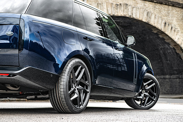 Фото дисков Kahn Type 52 RS Черный сатин на Range Rover V