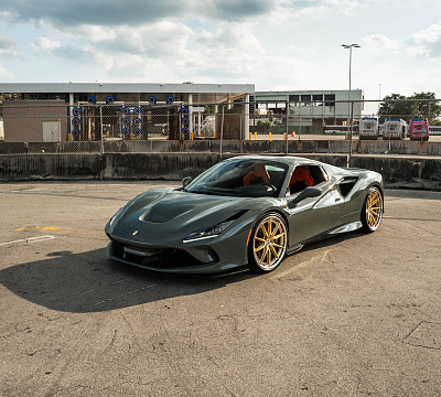Фото дисков HRE S104SC на Ferrari F8