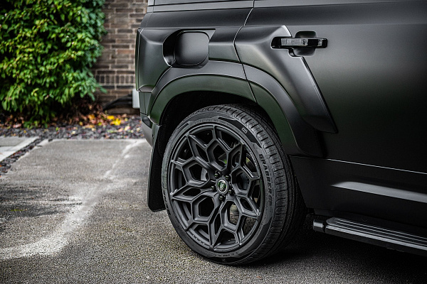 Фото дисков Kahn Type 57 RS Черный матовый на Land Rover Defender II