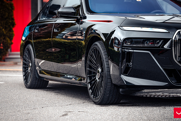Фото дисков Vossen HF-8 Черный глянец на BMW 7 (G70)