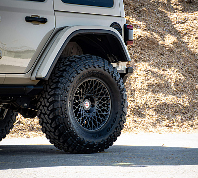 Фото дисков HRE 501 на Jeep Wrangler IV (JL)