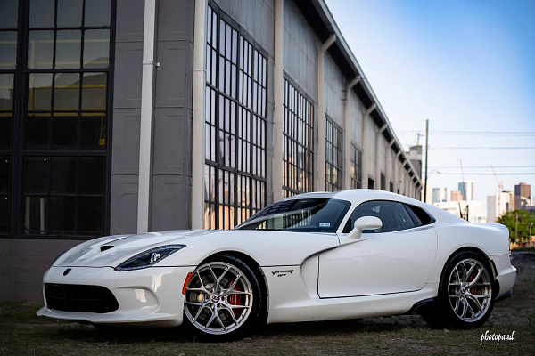 Фото дисков HRE R161 Lightweight Глянцевый лак на Dodge Viper