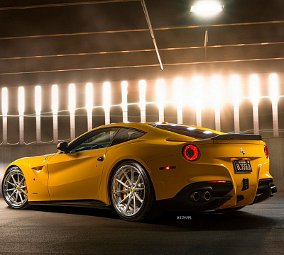 Фото дисков Strasse Wheels SV10 Deep Concave FS на Ferrari 812
