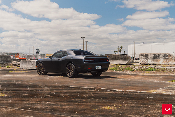 Фото дисков Vossen HFX-1 (5-Lug) Сатиновая бронза на Dodge Challenger III