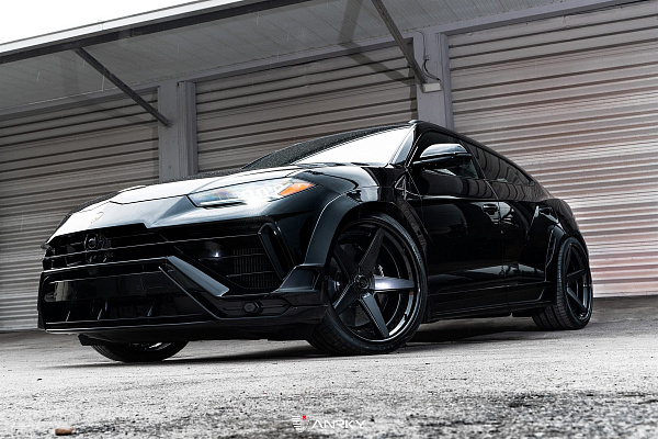 Фото дисков Anrky RS5.3 Черный сатин на Lamborghini Urus
