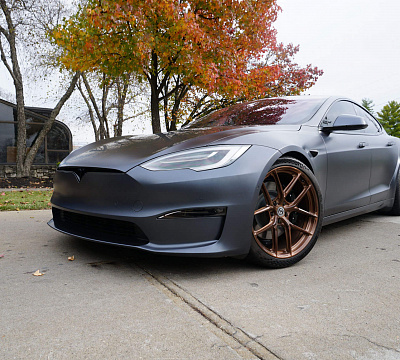 Фото дисков HRE P101SC на Tesla Model S