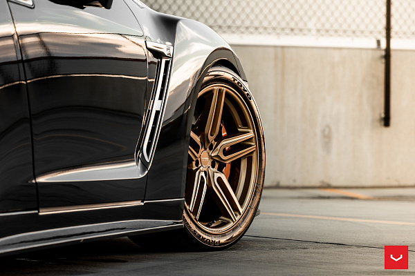 Фото дисков Vossen HF-1 Сатиновое золото на Nissan GT-R