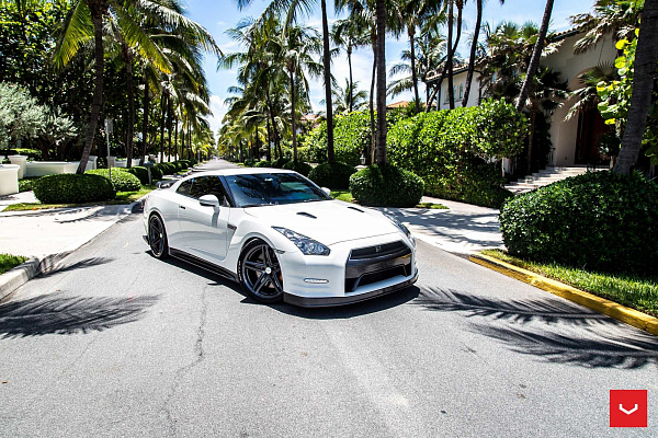 Фото дисков Vossen VFS-5 Глянцевый графит на Nissan GT-R