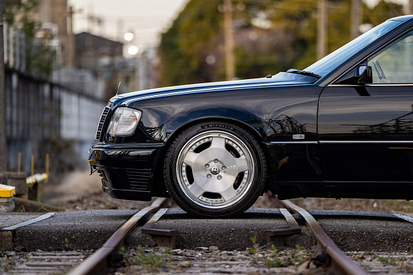 Фото дисков HRE 544 Глянцевый лак на Mercedes-Benz E-Class (W124)