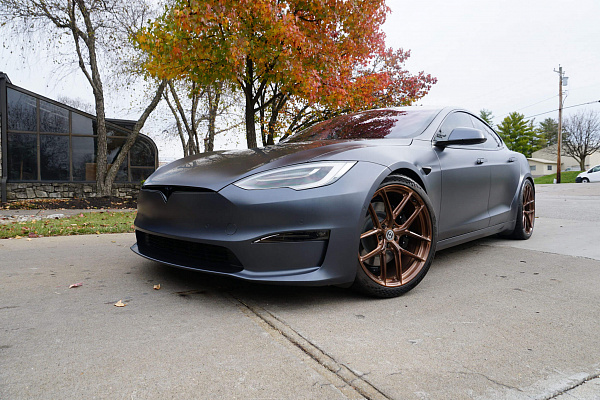 Фото дисков HRE P101SC Сатиновая бронза на Tesla Model S