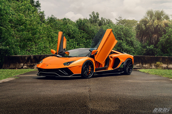 Фото дисков 1886 Wheels G010 Черный сатин на Lamborghini Aventador