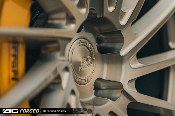 Фото дисков BC Forged HCA215 Глянцевая шампань на Ferrari 458
