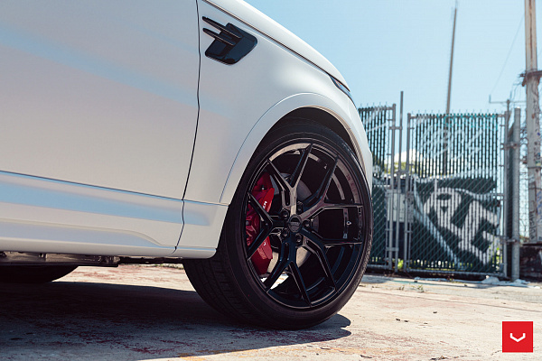 Фото дисков Vossen HF-5 Черный глянец на Range Rover Sport II