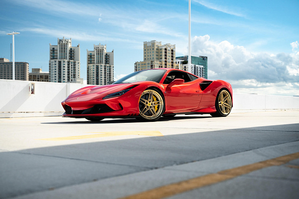Фото дисков HRE S107SC Глянцевое золото на Ferrari F8