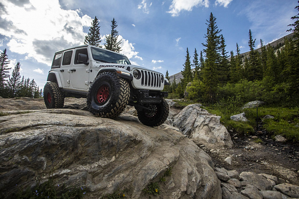 Фото дисков Black Rhino PRIMM Красный глянец на Jeep Wrangler IV (JL)