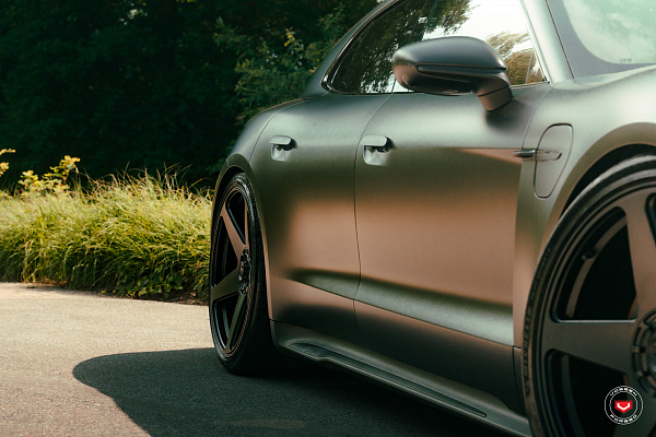 Фото дисков Vossen GEN-01 Черный сатин на Porsche Taycan I