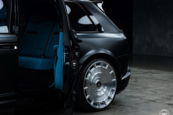 Фото дисков Vossen UV-7 Глянцевый лак на Rolls-Royce Cullinan