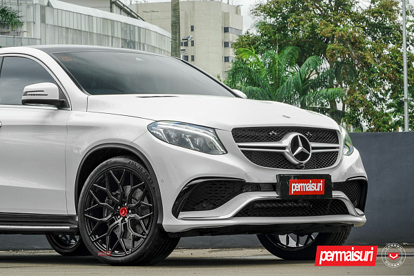 Фото дисков Vossen S17-01 Черный глянец на Mercedes-Benz GLE I