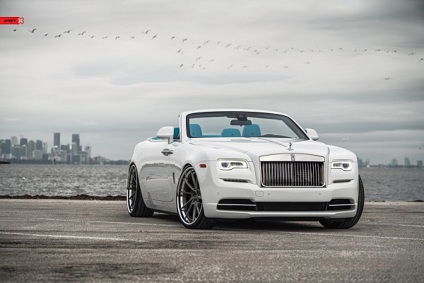 Фото дисков Anrky AN33 Глянцевый темный лак на Rolls-Royce Wraith