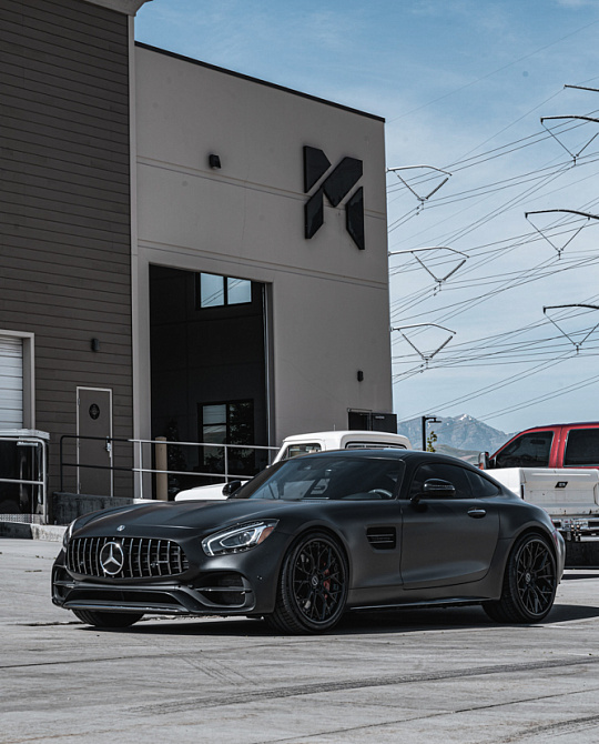 Фото дисков PF10 Черный глянец на Mercedes-Benz AMG GT I