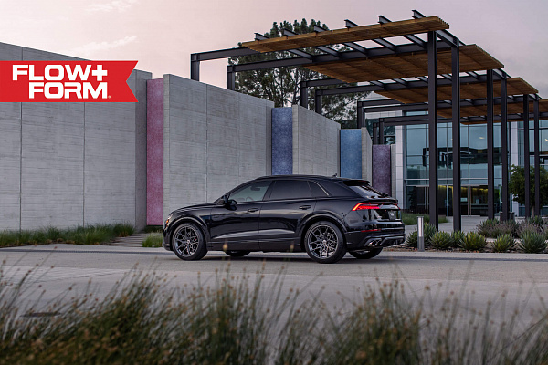 Фото дисков HRE FF10 Глянцевый графит на Audi Q8