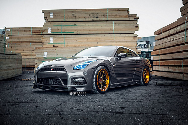 Фото дисков Strasse Wheels SM5R Deep Concave FS Другой цвет на Nissan GT-R