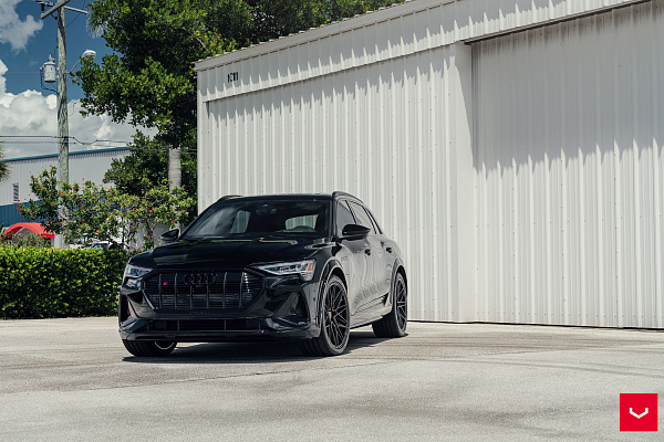 Фото дисков Vossen HF-7 Черный глянец на Audi E-tron