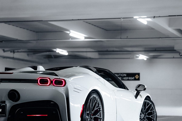 Фото дисков Anrky AN10 Глянцевый темный лак на Ferrari SF90