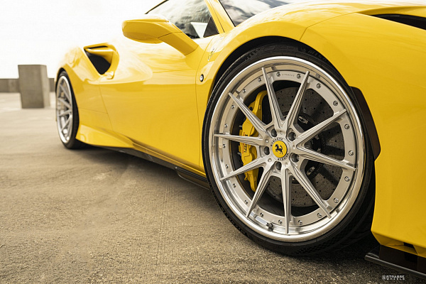 Фото дисков Strasse Wheels SV10 Deep Concave FS Глянцевый лак на Ferrari F8