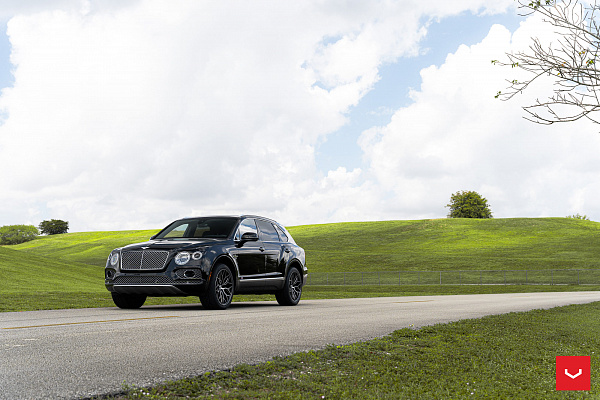 Фото дисков Vossen HF-2 Алмазная проточка на Bentley Bentayga
