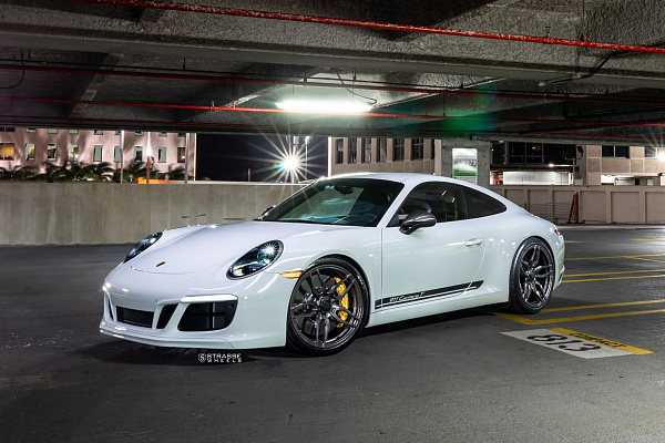 Фото дисков Strasse Wheels SV4 Deep Concave Monoblock Глянцевый графит на Porsche 911 VII