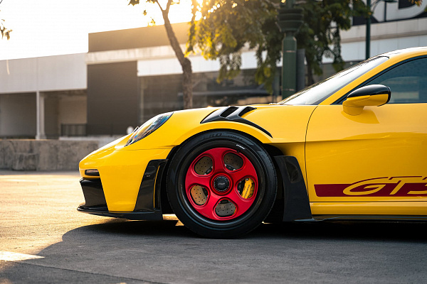 Фото дисков Brixton Forged TR06 Красный сатин на Porsche 911 VIII