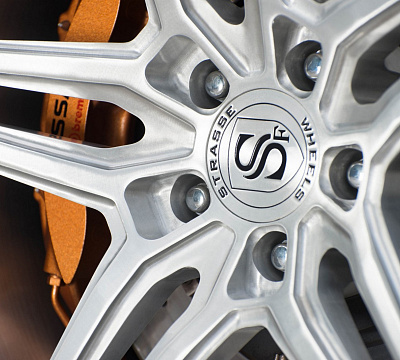 Фото дисков Strasse Wheels SV2 Deep Concave Monoblock на Nissan GT-R