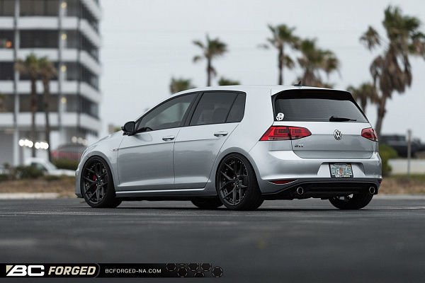 Фото дисков BC Forged HCS21 Глянцевый темный лак на Volkswagen Golf VII