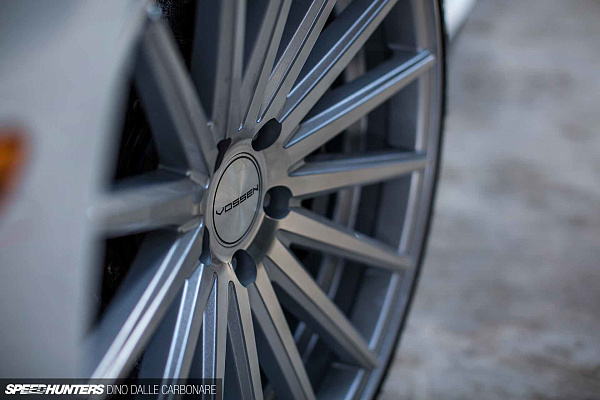 Фото дисков Vossen VFS-2 Серебро на Lexus LFA