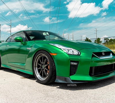 Фото дисков Strasse Wheels R10 Competition на Nissan GT-R