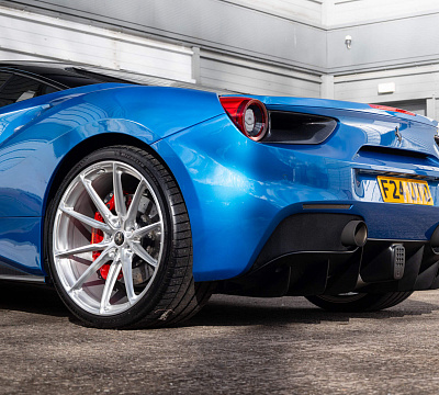 Фото дисков HRE P104SC на Ferrari 488