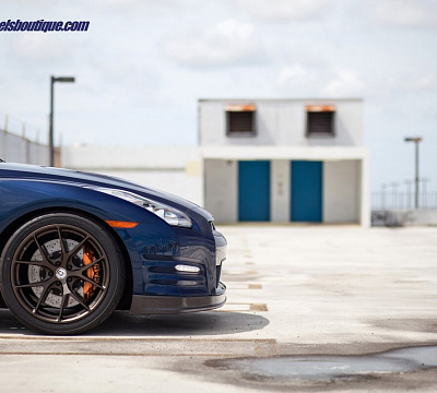 Фото дисков HRE P101 на Nissan GT-R