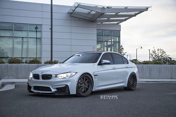 Фото дисков Strasse Wheels R10 Competition Сатиновая темная бронза на BMW 3/M3 (F3x/F80)