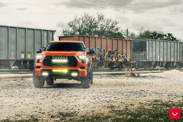 Фото дисков Vossen HF6-4 Глянцевый темный лак на Toyota Sequoia III