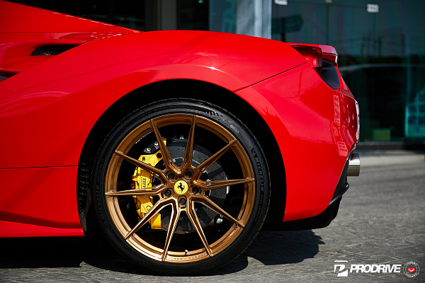 Фото дисков Vossen EVO-2R Глянцевое темное золото на Ferrari 488
