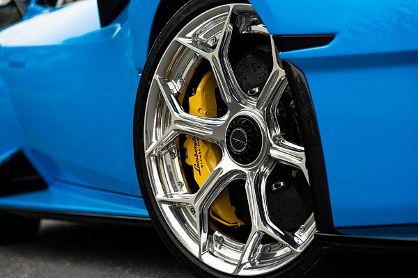 Фото дисков Brixton Forged MW03 Полированный лак на Lamborghini Huracan