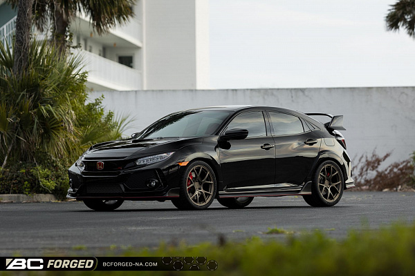 Фото дисков BC Forged RZ05 Сатиновая бронза на Honda Civic Type R FL5