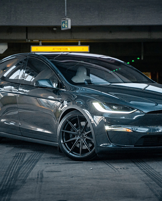 Фото дисков HFX-2 (5-Lug) Глянцевый графит на Tesla Model X